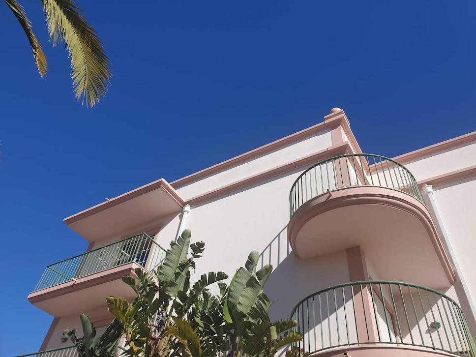 Top-floor 2 Bedroom With Sea View And Pool Apartament