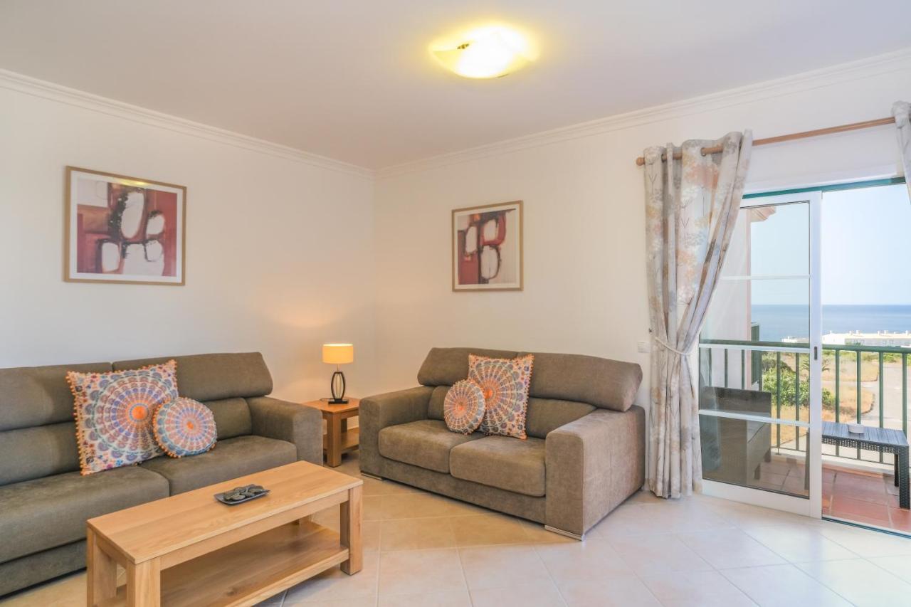 Top-floor 2 Bedroom With Sea View And Pool *